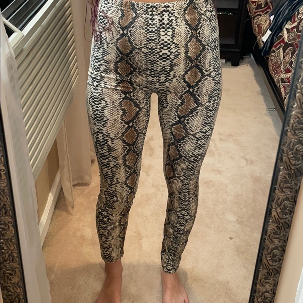 Snake print leggings